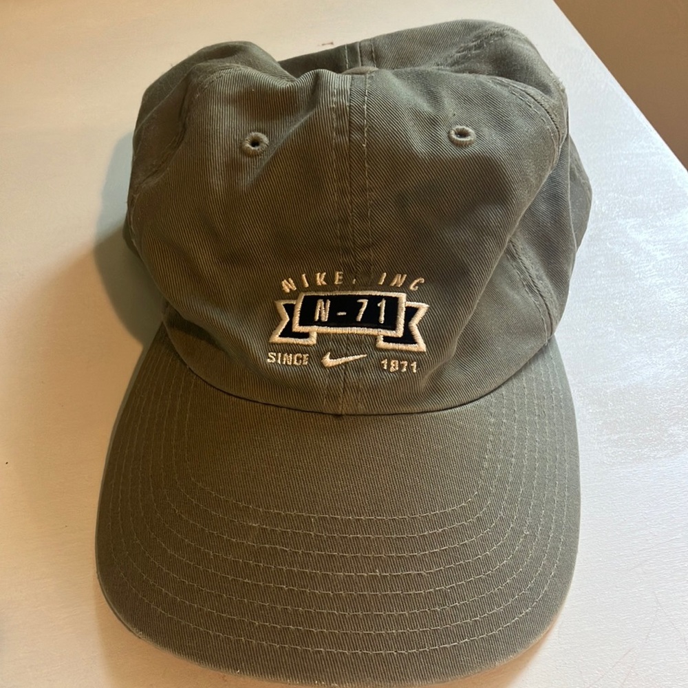 Vintage Nike hat with embroidery